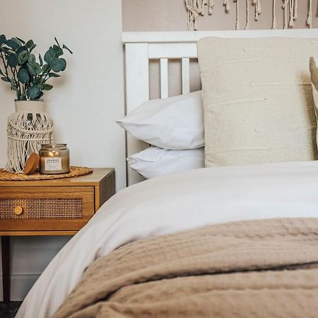 Principality View Apartment Two, By Solace Stays Cardiff Esterno foto