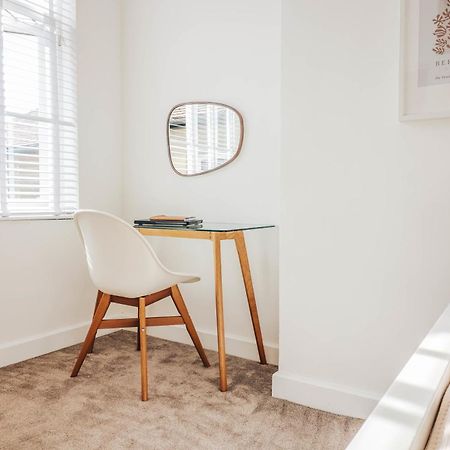 Principality View Apartment Two, By Solace Stays Cardiff Esterno foto