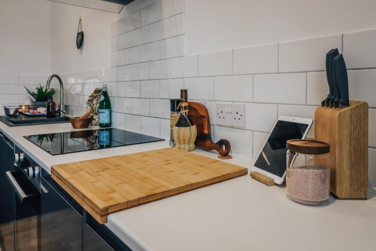 Principality View Apartment Two, By Solace Stays Cardiff Esterno foto