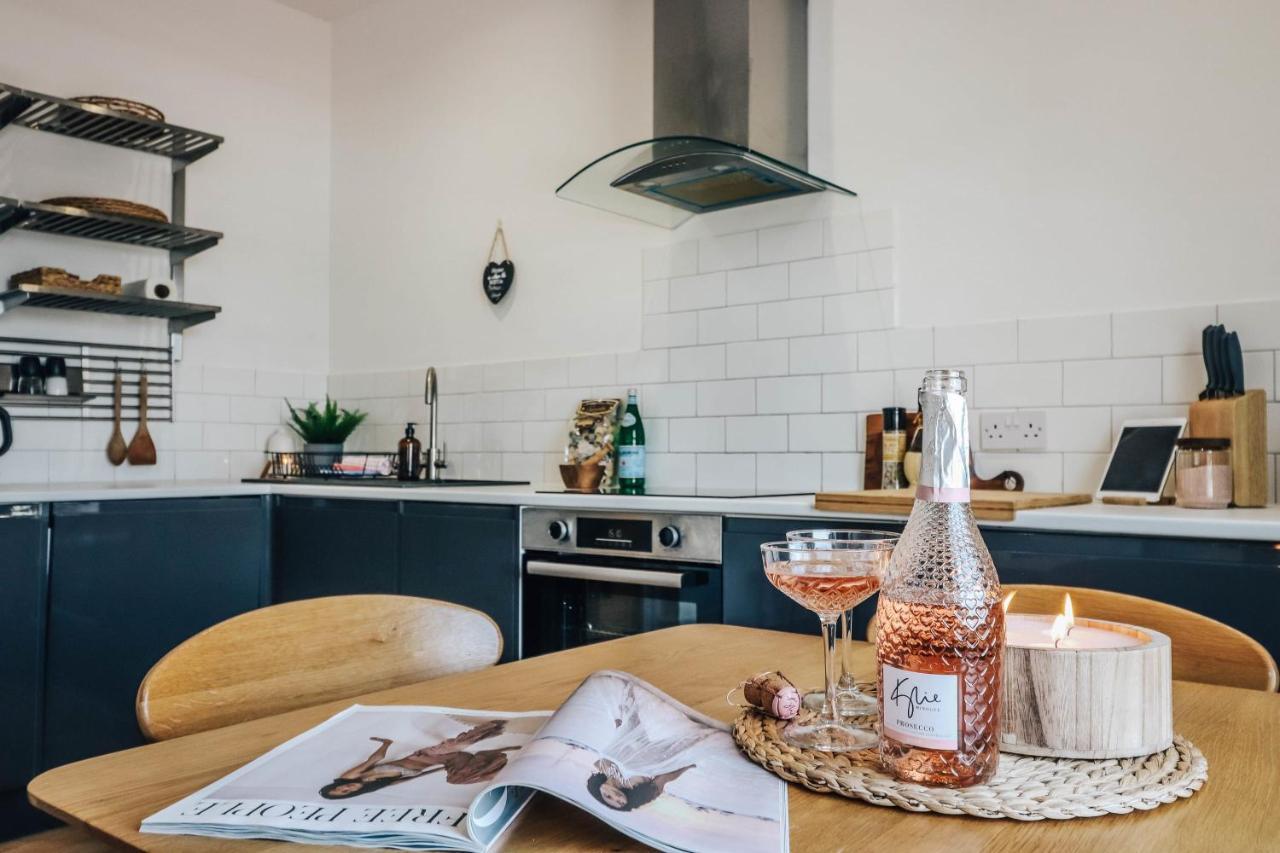 Principality View Apartment Two, By Solace Stays Cardiff Esterno foto