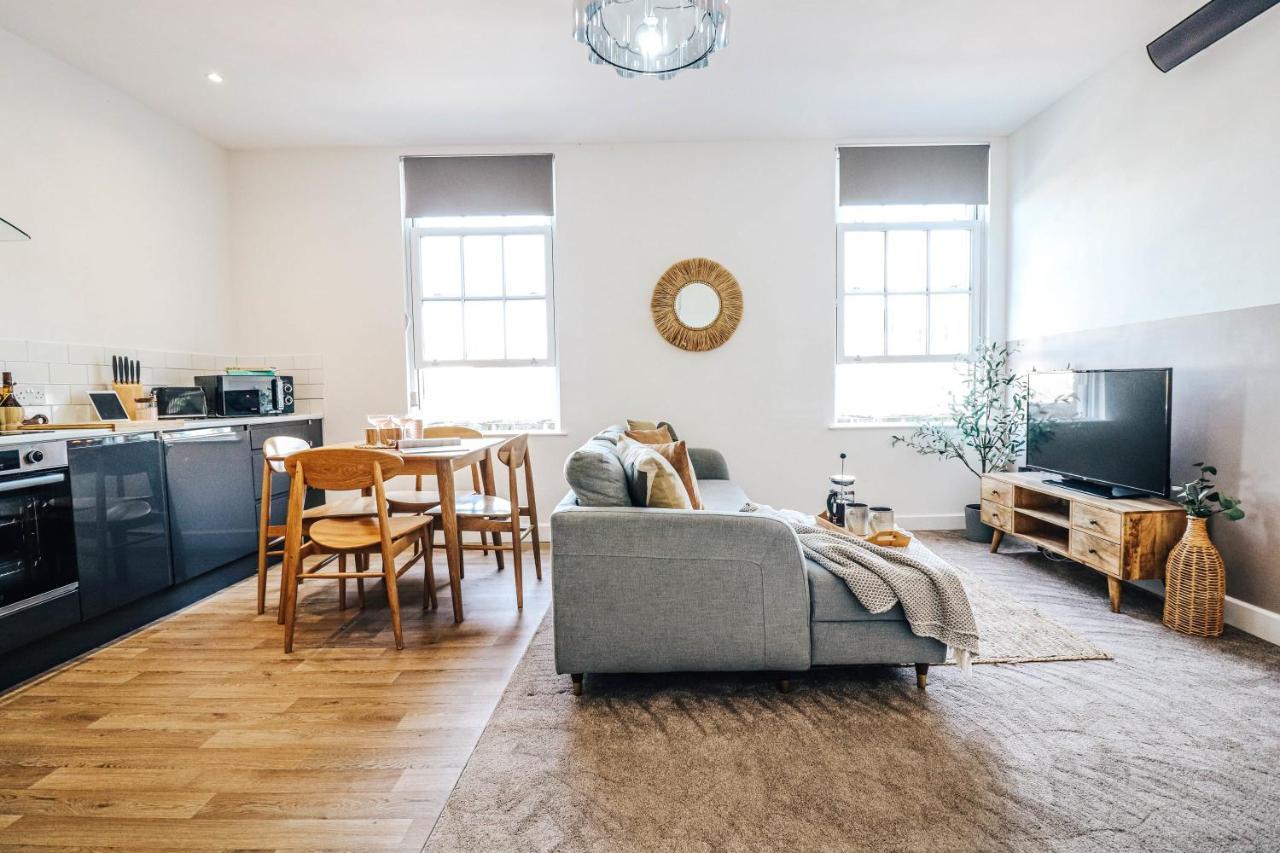 Principality View Apartment Two, By Solace Stays Cardiff Esterno foto