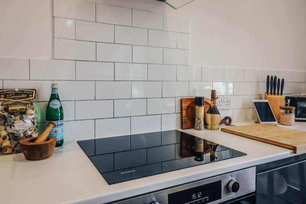 Principality View Apartment Two, By Solace Stays Cardiff Esterno foto