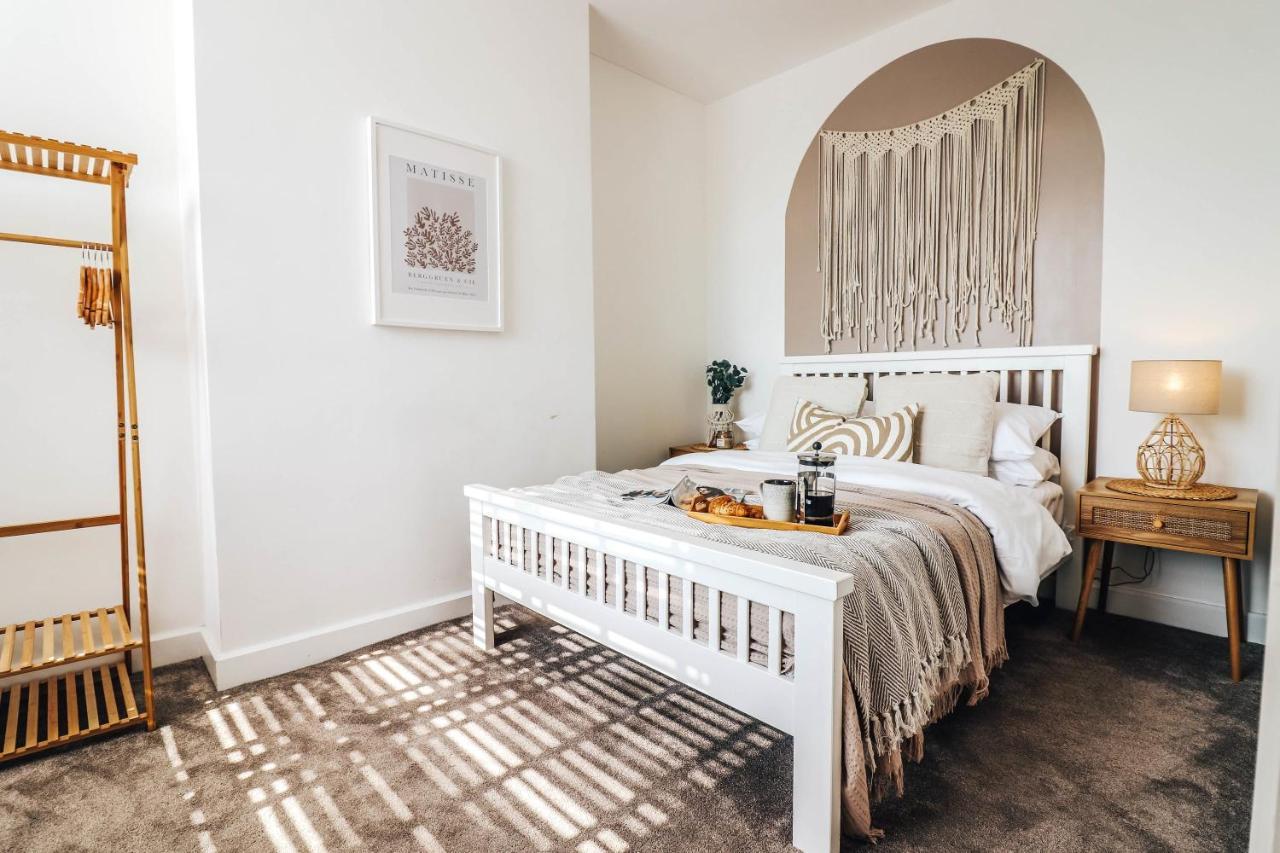 Principality View Apartment Two, By Solace Stays Cardiff Esterno foto