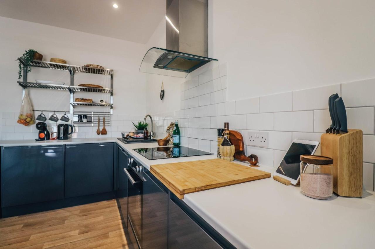 Principality View Apartment Two, By Solace Stays Cardiff Esterno foto