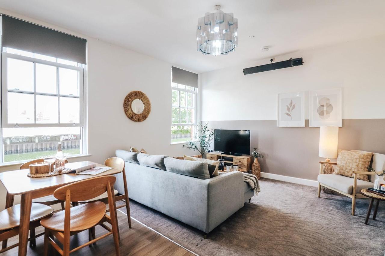Principality View Apartment Two, By Solace Stays Cardiff Esterno foto