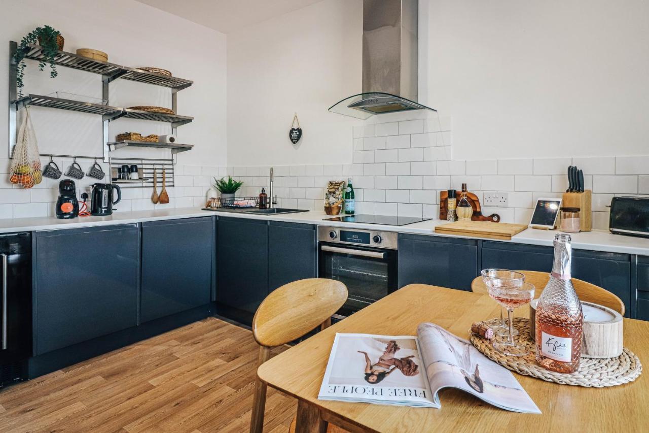 Principality View Apartment Two, By Solace Stays Cardiff Esterno foto