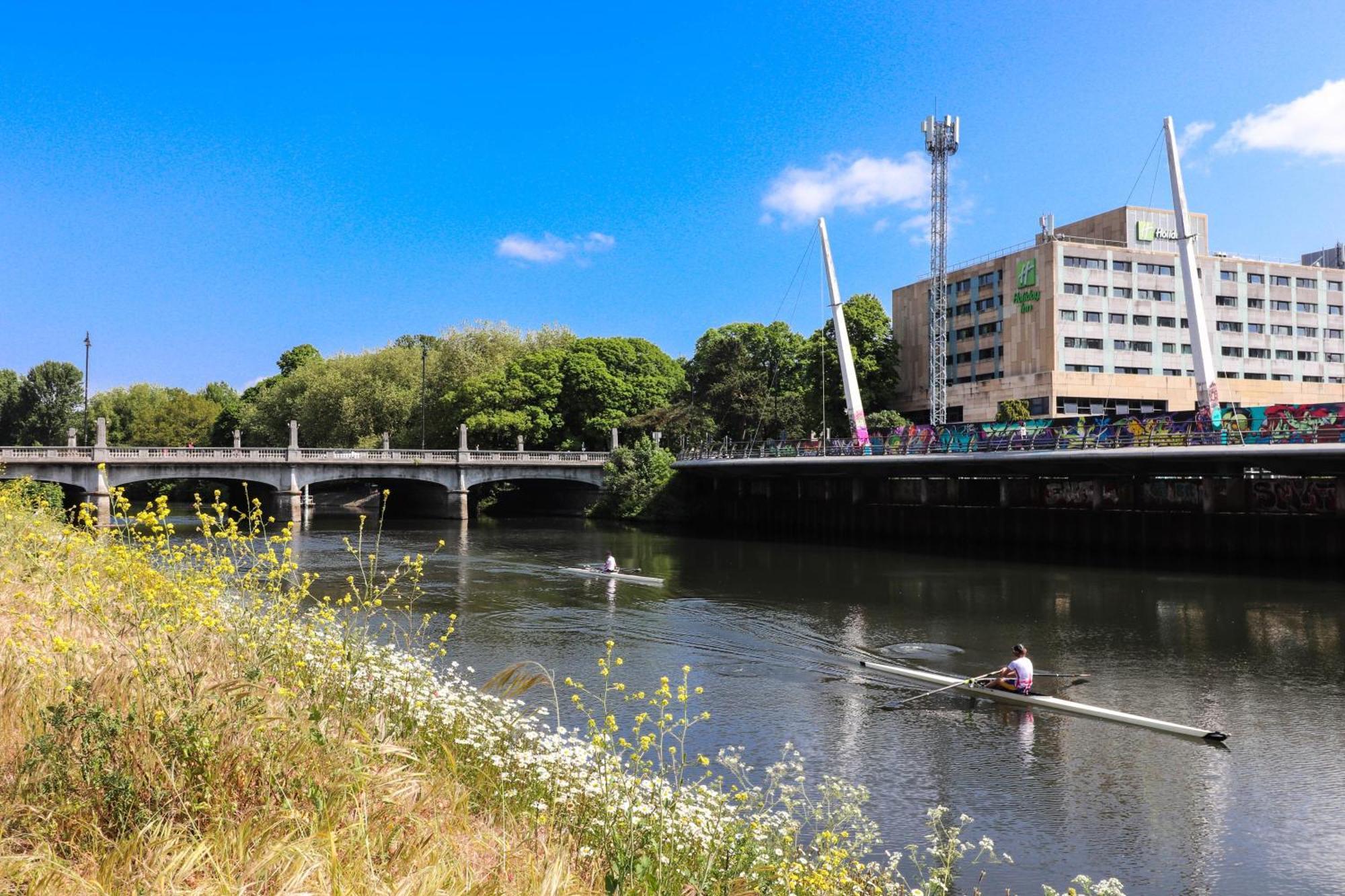 Principality View Apartment Two, By Solace Stays Cardiff Esterno foto